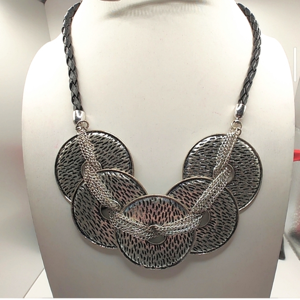 Premier Designs Pre-loved Silver Tone Disc Leather Braided Cord Necklace